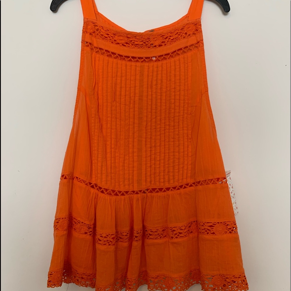 Free People Orange Sleeveless Top. Perfect with shorts or denim jeans.
